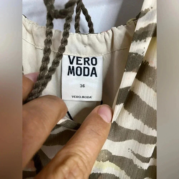 Vero Moda - Animal print maxi dress - US4 / UK 8 - Picture 4 of 8